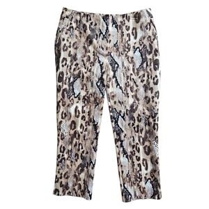 Chico's • So Slimming Capri Pants